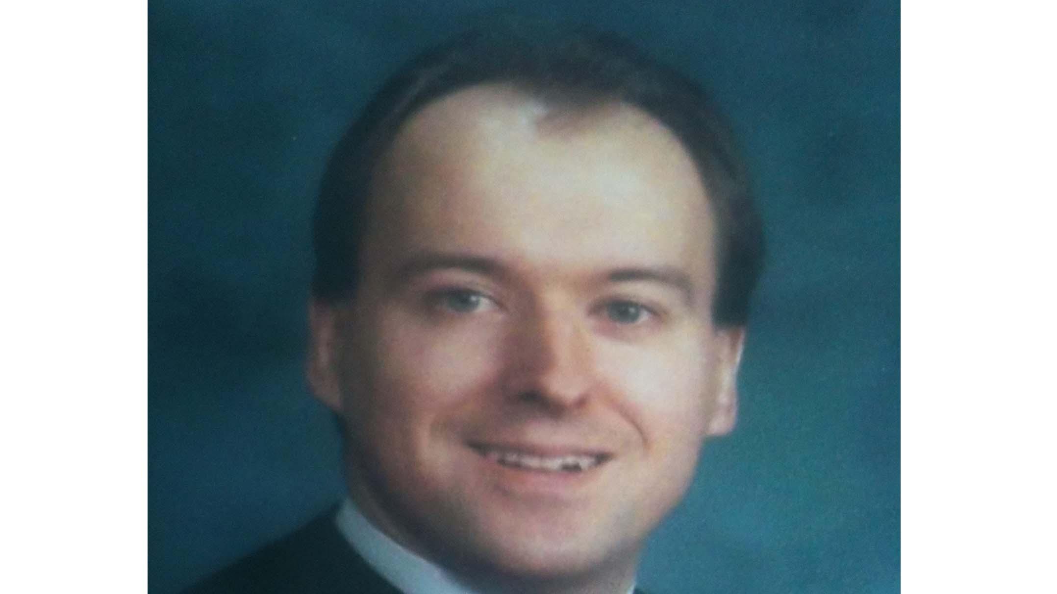 (Photo: Lawyer David Blott taken at the time of his graduation from the University of Alberta Law School in 1998) - 2011_11_17_Martens_Allegationsagainst_ph_Image1