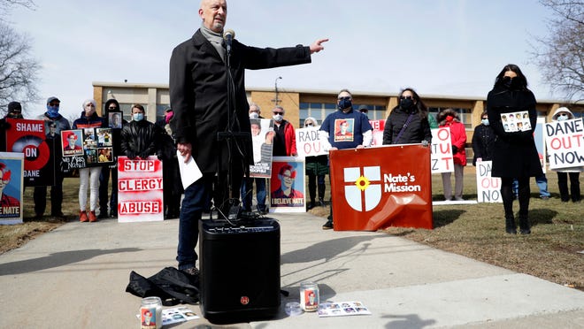 Pete Isely, program director for Nate's Mission, speaks during a memorial rally for Nate Lindstrom outside Green Bay Notre Dame on March 7, 2021, in Green Bay, Wis. Sarah Kloepping/USA TODAY NETWORK-Wisconsin
