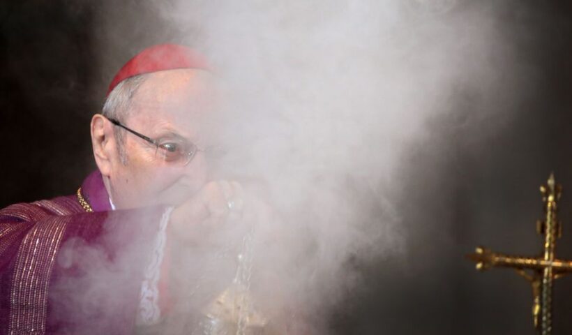 Cardinal Meisner at his farewell party in the cathedral (2014): The abuse report by the law firm Gercke Wollschläger incriminates deceased and living clerics Photo: Oliver Berg / picture alliance / dpa [Kardinal Meisner bei seinem Abschiedsfest im Dom (2014): Das Missbrauchsgutachten der Kanzlei Gercke Wollschläger belastet verstorbene und lebende Kleriker]