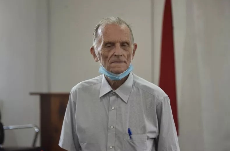 Former Catholic Priest Richard Daschbach was indicted in the U.S. for allegedly sexually abusing minors abroad on Thursday. Daschbach is pictured above during his trial on similar charges in Dili, Timor-Leste, on June 9, 2021. VALENTINO DARIEL SOUSA/AFP/GETTY