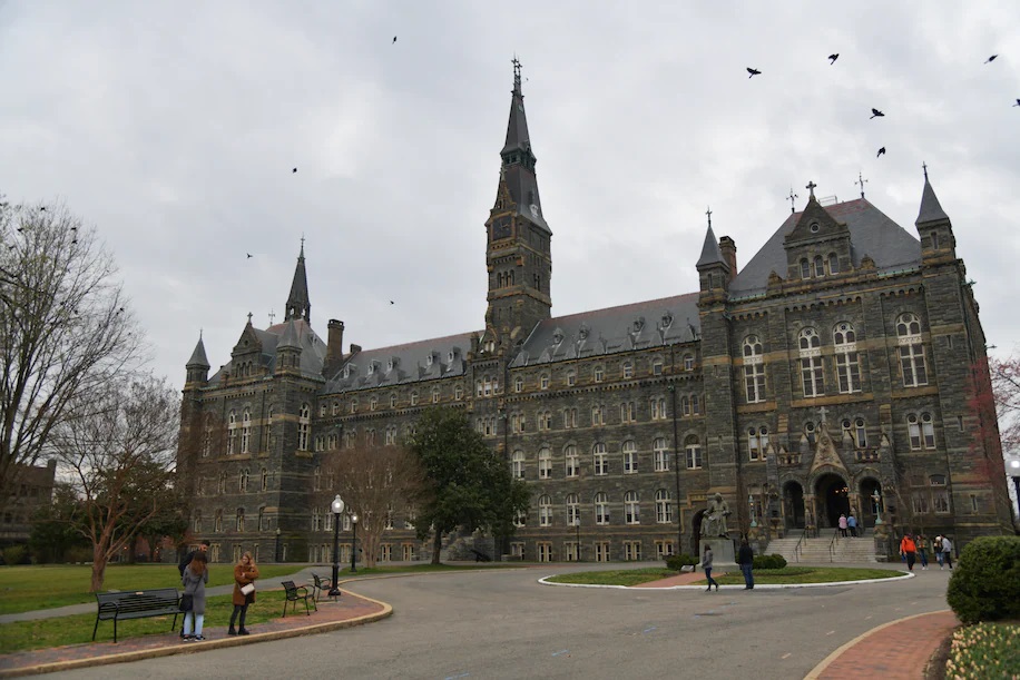 El campus principal de la Universidad de Georgetown. Un ex rector de la escuela ha sido acusado de agredir sexualmente a estudiantes. (Marvin Joseph / The Washington Post)