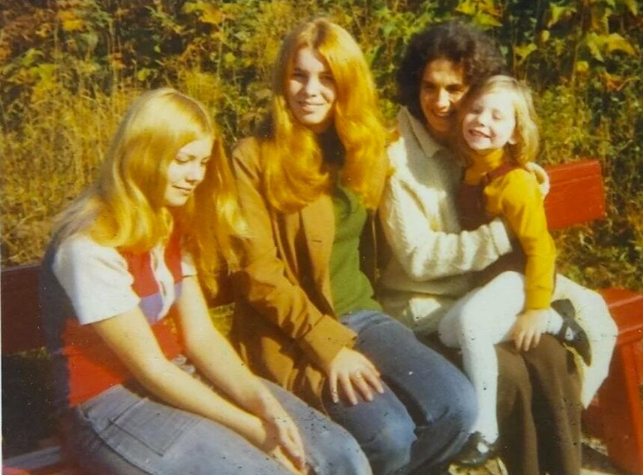 The sisters and Alice, from left: Jenny, Sheila, Alice and Andrea. Courtesy Munro Family